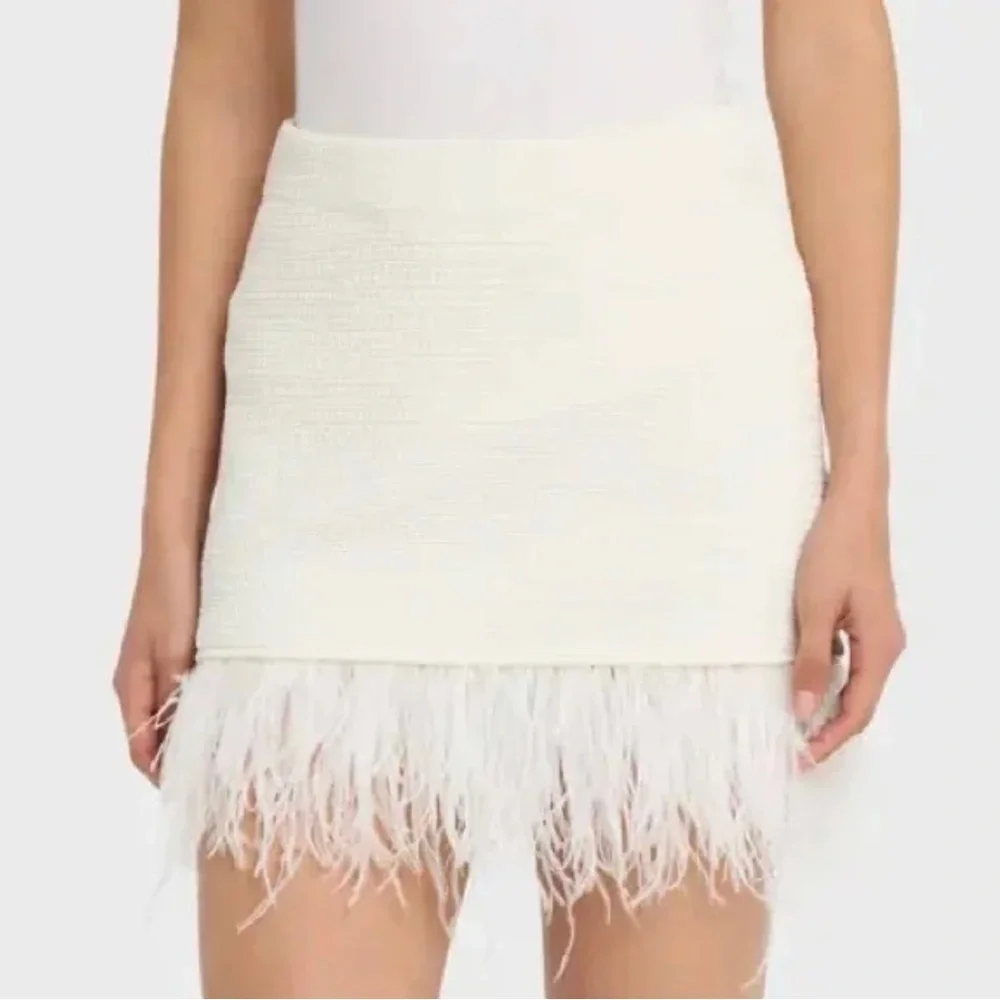 FRAME RT: $500 White Ostrich Feather Trim Crochet Mini Skirt Size Medium​
